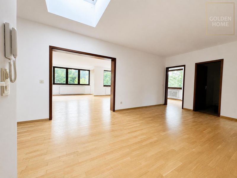 Platz zum Wachsen – große Familienwohnung im obersten Stockwerk
